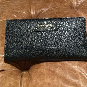 Kate Spade Bay Street black wallet WLRU2642
